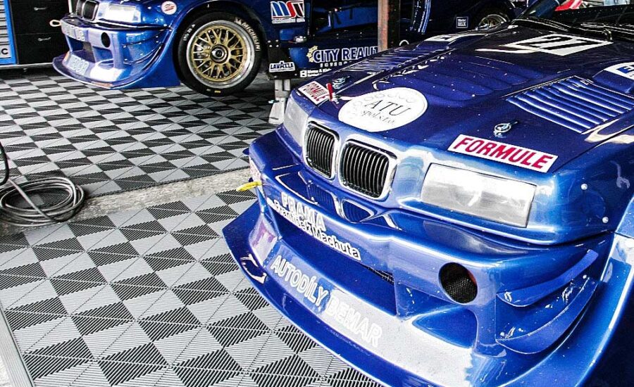 רצפה מודולרית למוסך