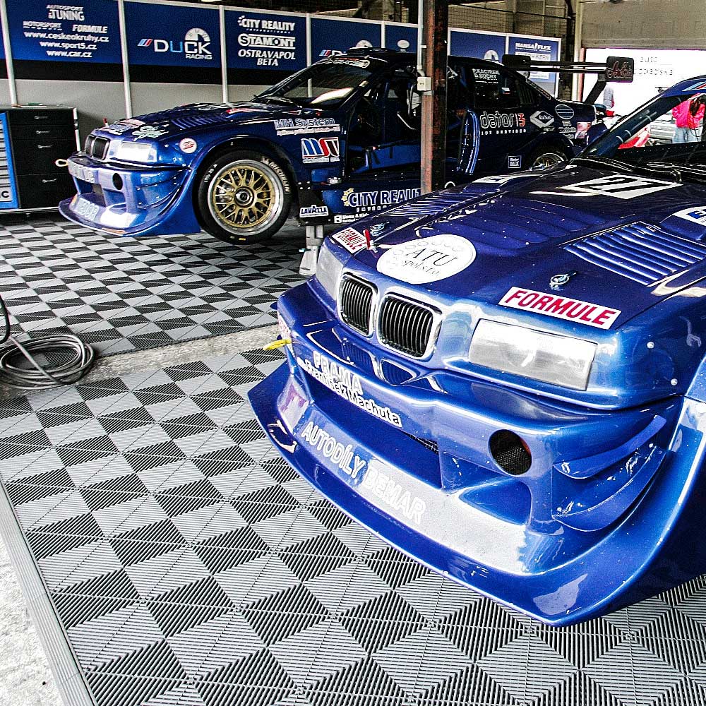 רצפה מודולרית למוסך