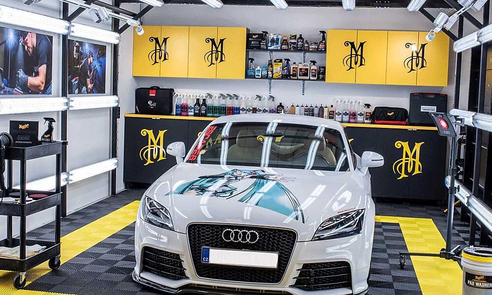 רצפה מודולרית למוסך